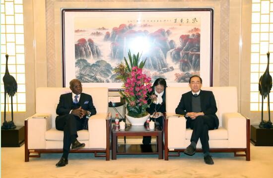 控股公司張克利總經理與剛果(金)國家礦業總公司董事長尤馬舉行會談
